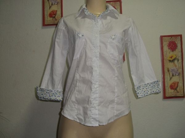 blusa 3/4 de tecido plano com detalhes estampado